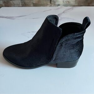 NEW - Black velvet ankle boots